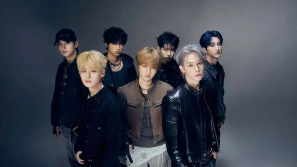 Integrantes do grupo sul-coreano YOUNITE