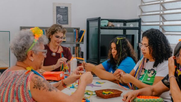 Participantes de oficina cultural gratuita em São Bernardo do Campo