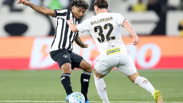 Botafogo vence Santos de virada com gol do jovem panamenho Kadir na 19ª rodada