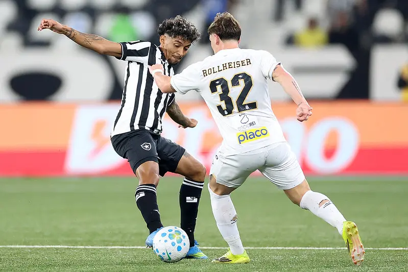 Botafogo vence Santos de virada com gol do jovem panamenho Kadir na 19ª rodada