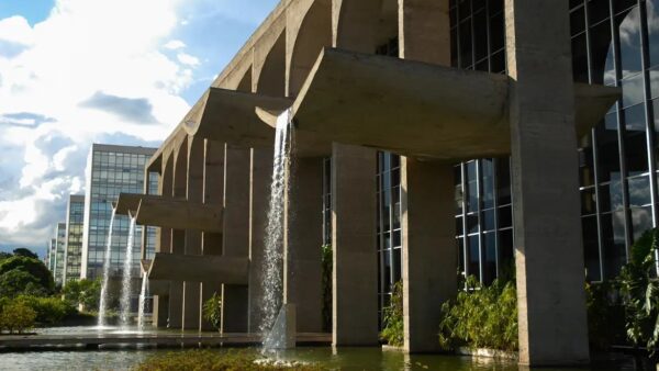 Fachada do edifício-sede do Ministério da Justiça em Brasília