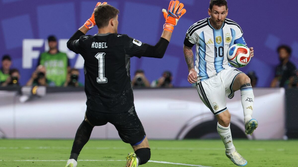Copa do Mundo 2026: Argentina e Inglaterra avançam às semifinais com vitórias emocionantes