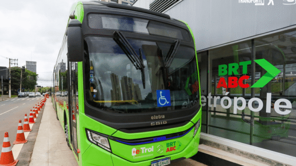 BRT-ABC tem novo prazo para outubro e Tarcísio admite dúvidas sobre concessionária