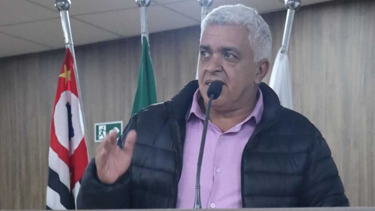 Vereador Gel Antônio discursa na Câmara Municipal de Diadema