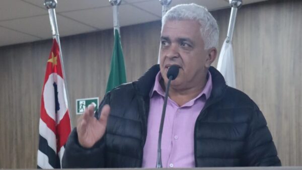 Vereador Gel Antônio discursa na Câmara Municipal de Diadema