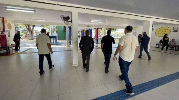 Servidores da Justiça Eleitoral em vistoria de local de votação em Mato Grosso