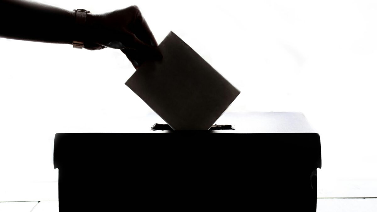 Urna eleitoral - voto nas eleições