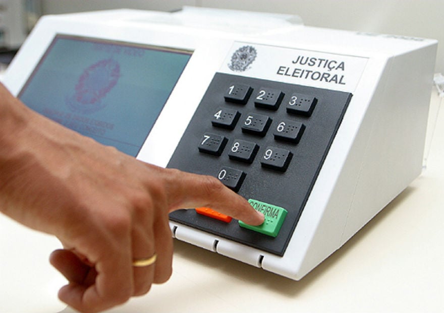 Urna eletrônica da Justiça Eleitoral, símbolo do início do prazo de convenções partidárias