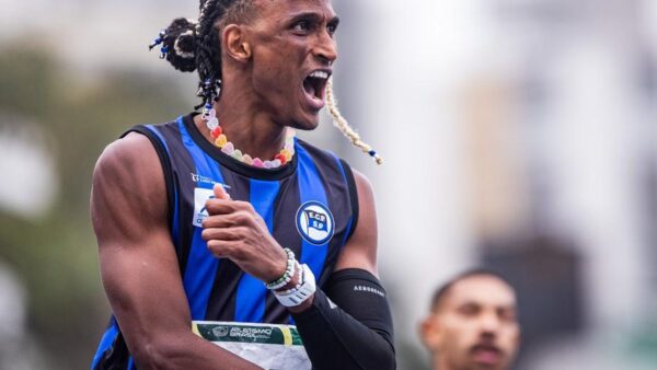 Alison dos Santos comemora ouro nos 400m no Troféu Brasil de Atletismo
