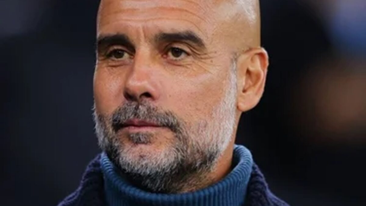 Técnico Pep Guardiola durante partida do Manchester City