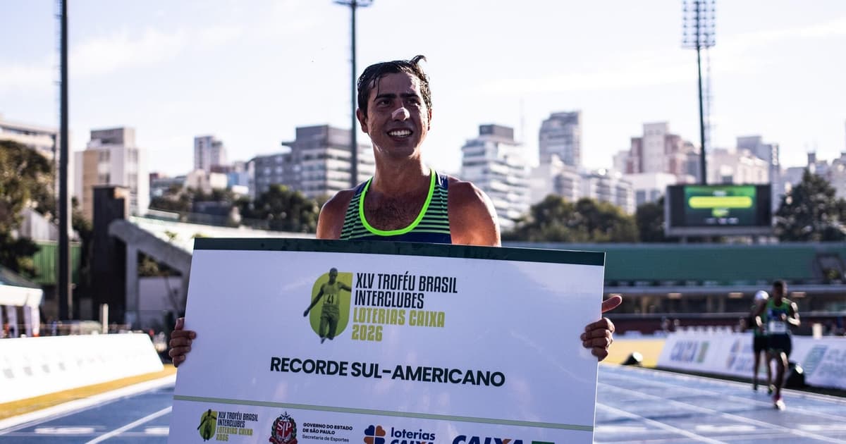 Caio Bonfim segura placa de recorde sul-americano no Troféu Brasil de atletismo