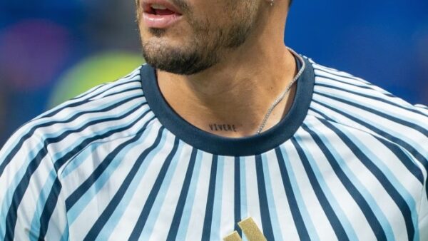 Leandro Paredes com a camisa da seleção argentina