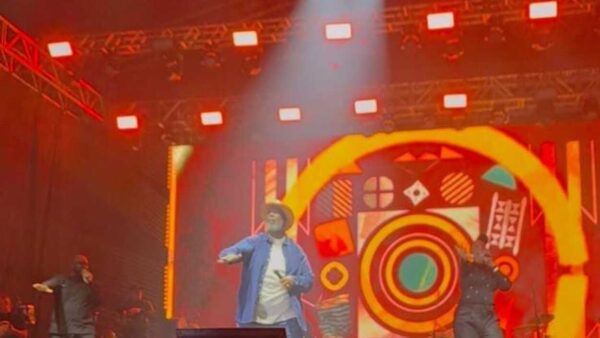 Show de Péricles abre 38ª Quermesse de Mauá com milhares de pessoas