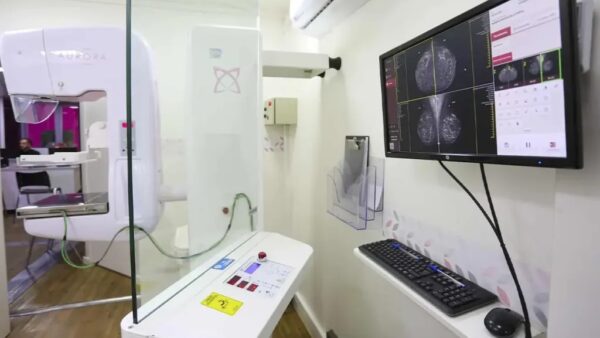 Sala de mamografia da carreta do programa Mulheres de Peito que passará por Mauá