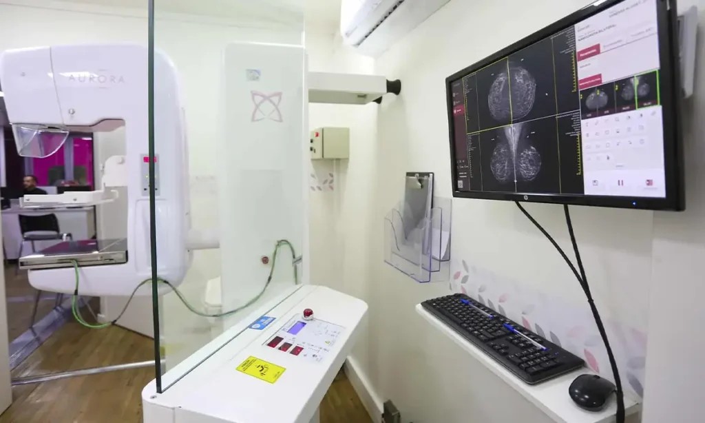 Sala de mamografia da carreta do programa Mulheres de Peito que passará por Mauá