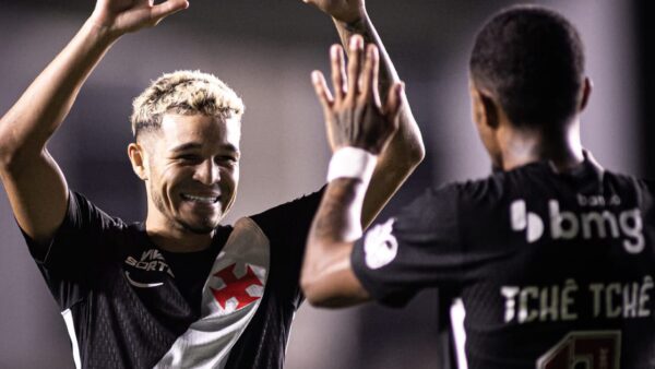 Vitória x Vasco marca retorno do Brasileirão com duelo por fuga do rebaixamento