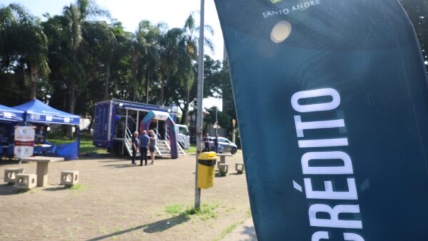 Estande do Circuito Andreense de Empreendedorismo montado na rua