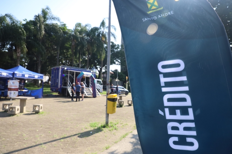 Estande do Circuito Andreense de Empreendedorismo montado na rua