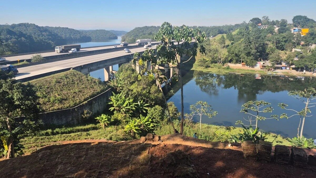 Área recuperada às margens da Represa Billings, no Parque Miami, em Santo André