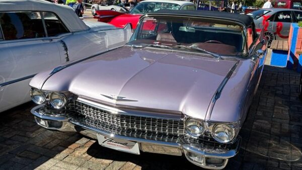 Carro antigo exposto na 17ª Exposição de Carros Antigos de São Caetano do Sul