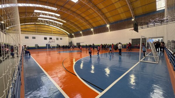 Quadra do espaço esportivo revitalizado no Areião, em São Bernardo do Campo