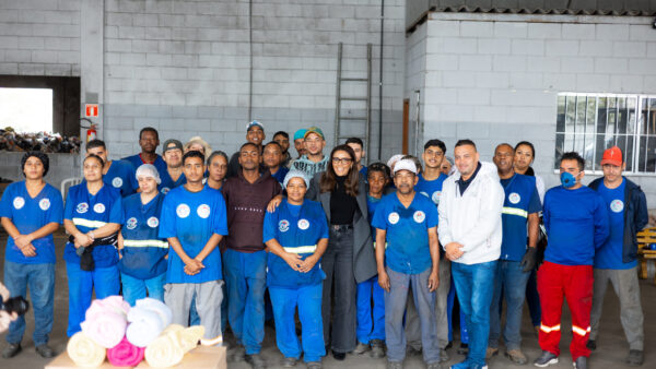 Fundo Social de São Bernardo entrega 180 mantas e cestas básicas a cooperativas de reciclagem