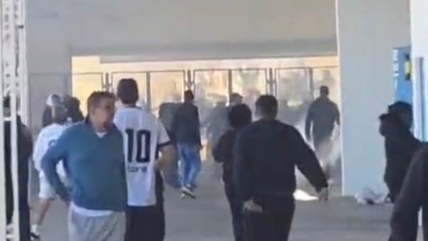 Confusão entre torcedores no Estádio Bruno José Daniel