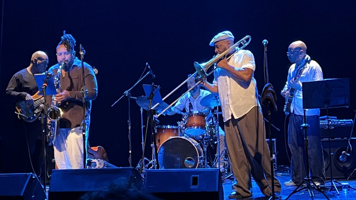 São Caetano celebra quinta-feira festiva com show do Sambetto no CineTeatro Santos Dumont
