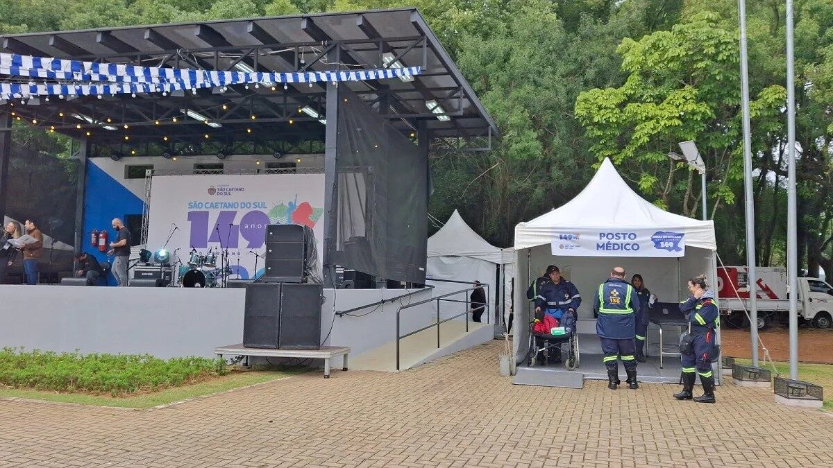 Palco e posto médico montados na Festa de Aniversário de 149 anos de São Caetano do Sul