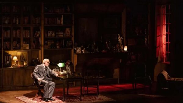 Cena do espetáculo A Última Sessão de Freud