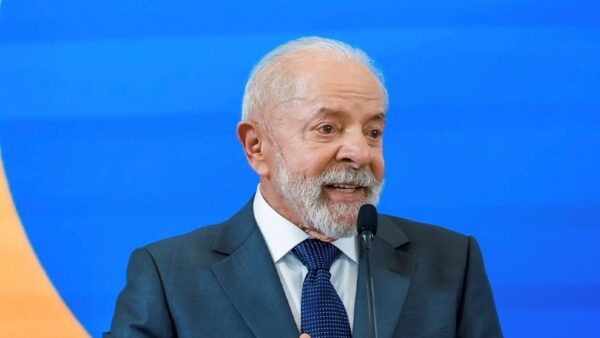 Presidente Lula discursa em evento oficial