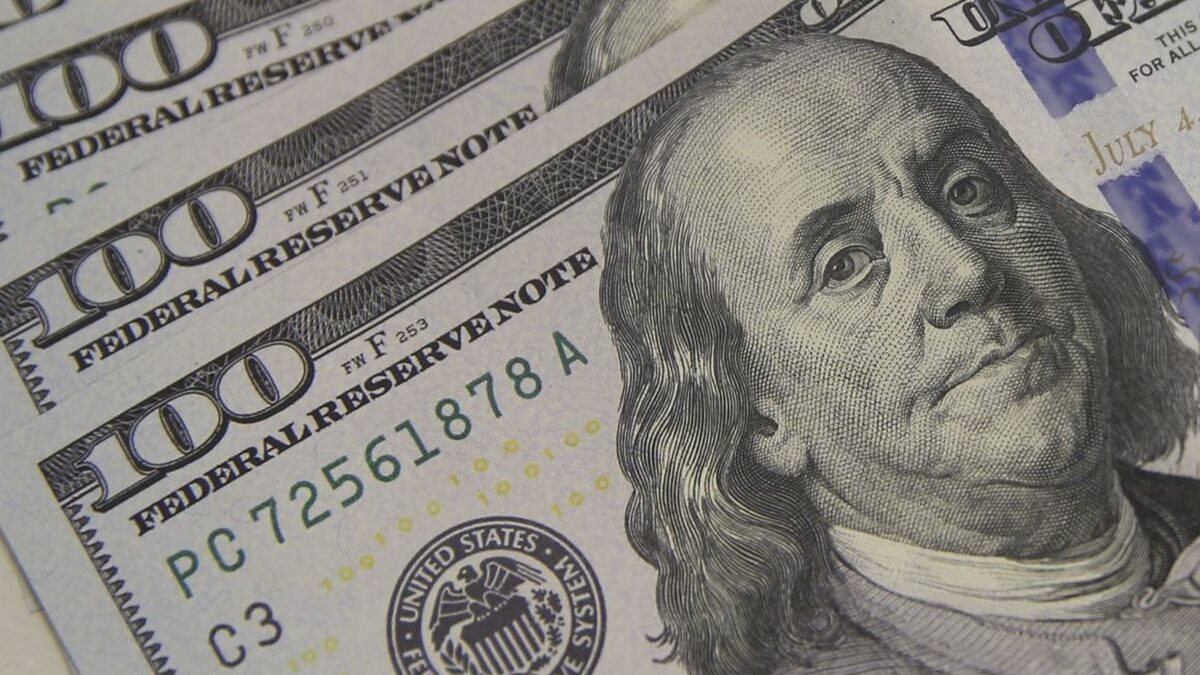 Notas de dólar americano em foto de arquivo