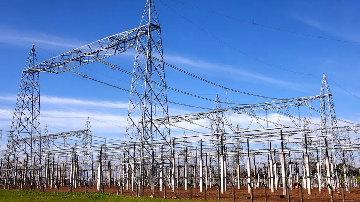 Torres de transmissão de energia elétrica