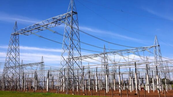 Torres de transmissão de energia elétrica