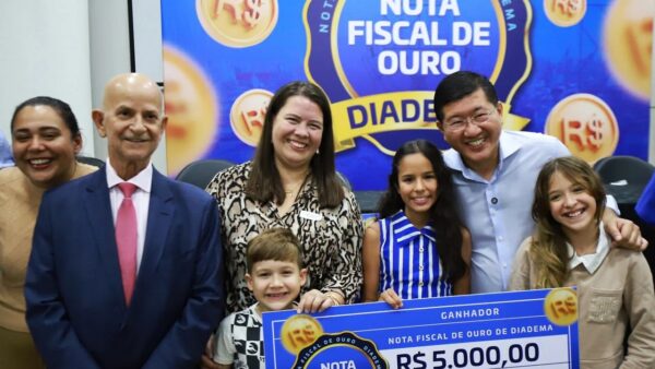 Família vencedora do sorteio Nota Fiscal de Ouro em Diadema