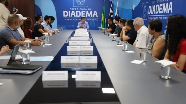 Prefeito de Diadema recebe representantes da Etec-JK no Paço Municipal