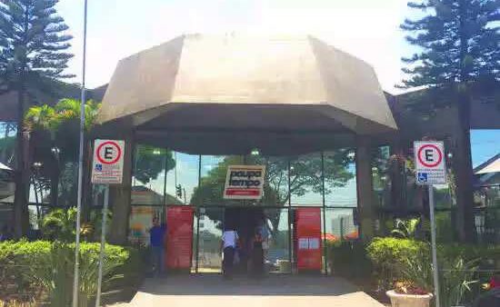 Fachada do Poupatempo de Diadema, onde funciona a Central de Atendimento ao Cidadão