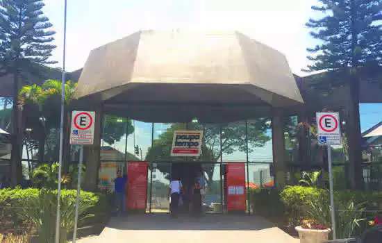 Fachada do Poupatempo de Diadema, onde funciona a Central de Atendimento ao Cidadão