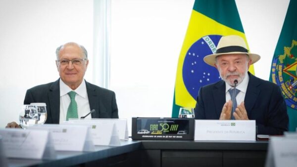 Lula e Geraldo Alckmin lado a lado em evento oficial do governo federal