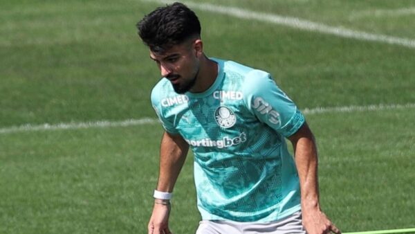 Jogador do Palmeiras durante treino no Nubank Parque antes das oitavas de final da Copa do Brasil