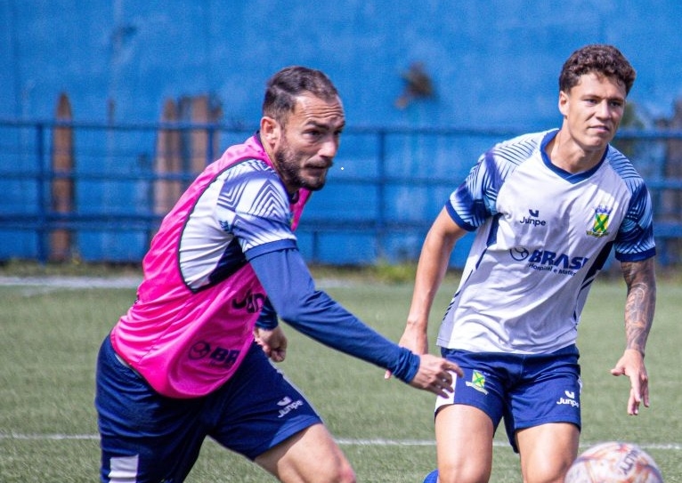 Jogadores do Santo André durante treino antes do duelo contra o São José pela Copa Paulista