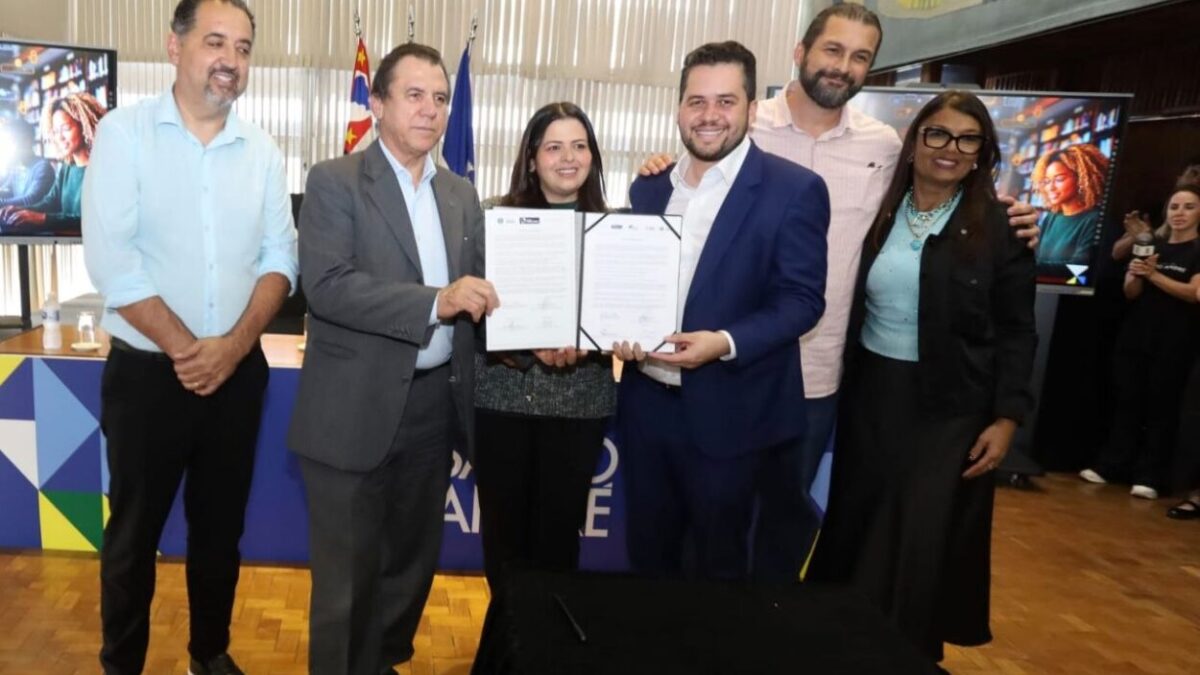 Prefeito e ministro do Trabalho assinam parceria da Escola do Trabalhador 4.0 em cerimônia no Salão Burle Marx