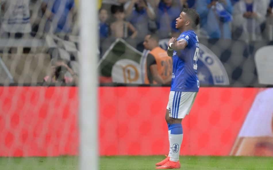Keny Arroyo comemora gol do Cruzeiro contra o Flamengo pela Libertadores