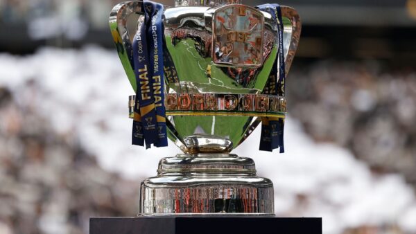Troféu da Copa do Brasil em exibição antes da final