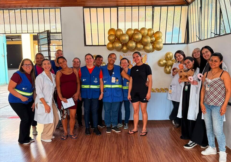 Profissionais de saúde e gestantes reunidas em evento de abertura do Agosto Dourado em Diadema