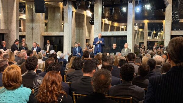 Ronaldo Caiado discursa para empresários em evento em São Paulo