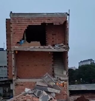 Estrutura de prédio parcialmente desabada no Jardim Calux em São Bernardo