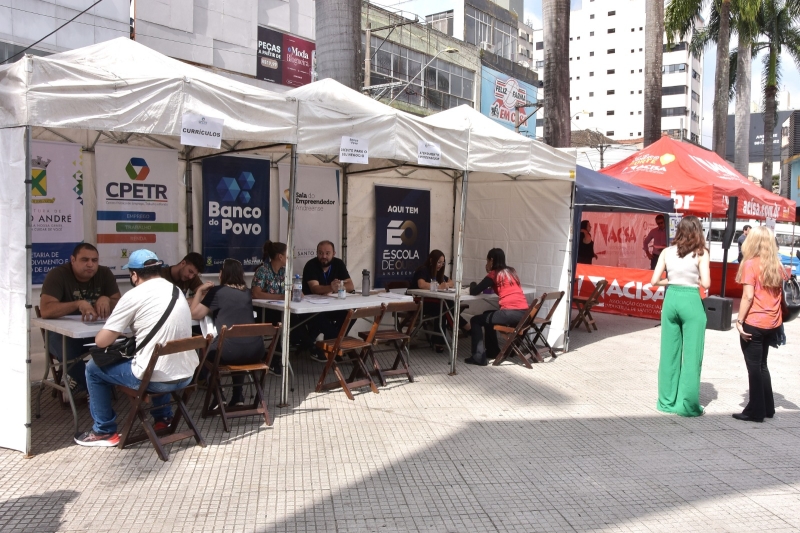 Tendas de atendimento móvel do Circuito Andreense de Empreendedorismo no Centro de Santo André