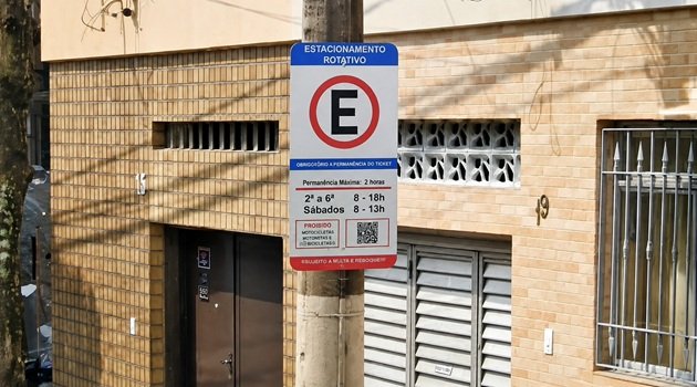 Placa de estacionamento rotativo Zona Azul em São Caetano do Sul