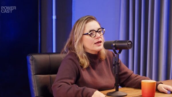 Vivian Brodge, vice-presidente da TOTVS, durante gravação do podcast Savoya Talks